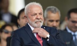 lula-vai-para-enterro-de-afilhada-e-planalto-pede-respeito-ao-momento-pessoal-e-delicado