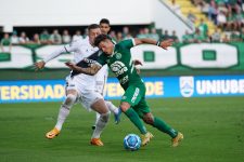 chapecoense-empata-no-final-e-evita-derrota-na-arena-conda