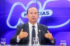 apos-100-dias-no-cargo,-governador-de-sc-traca-planos-para-saude-e-infraestrutura