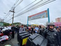 grupo-de-150-motoboys-faz-cortejo-em-homenagem-a-vitimas-de-ataque-a-creche-de-blumenau;-fotos