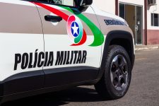 mulher-confunde-criancas-ao-buscar-filha-de-amiga-em-escola-e-mobiliza-policiais-em-sc