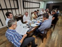 prefeitos-discutem-acoes-conjuntas-para-reforco-em-seguranca-escolar-no-vale-do-itajai