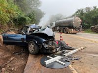 acidente-entre-carro-e-caminhao-mata-homem-em-guaraciaba;-fotos