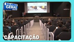 estudantes-universitarios-participam-de-evento-sobre-dengue-e-descarte-de-lixo-em-chapeco