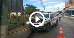 video:-policial-sofre-mal-subito-e-colide-viatura-contra-poste-em-brusque