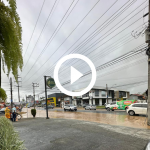 video:-rua-de-joinville-fica-alagada-apos-rompimento-em-adutora