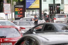 gasolina-mais-cara-em-florianopolis-gera-filas-em-postos;-saiba-motivo-do-aumento