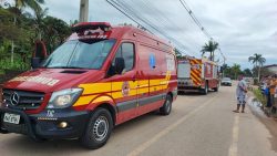 motociclista-fica-gravemente-ferido-apos-colidir-contra-poste