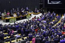 pl-das-fake-news-e-aprovado-com-urgencia,-e-medida-causa-‘confusao’-na-camara