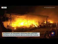 incendio-de-grandes-proporcoes-destroi-empresa-de-materiais-reciclaveis-em-itapoa