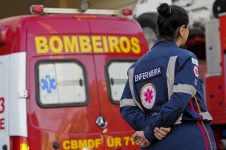 motociclista-bate-contra-careta-e-paralisa-avenida-movimentada-de-itajai