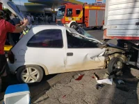 fotos:-motorista-tem-convulsao-e-colide-contra-3-carros-e-caminhao-em-criciuma