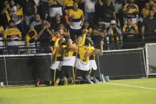 criciuma-vence-o-avai-com-gol-de-estreante-e-segue-100%-na-serie-b