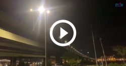 videos:-a-horripilante-sensacao-de-cruzar-a-noite-na-passarela-da-ponte-pedro-ivo-campos