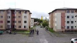 criancas-de-2-e-3-anos-sao-encontradas-abandonadas-em-residencial-de-criciuma