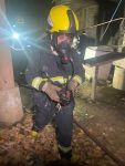 em-cena-inusitada,-galinha-e-salva-de-incendio-por-bombeiros-em-joinville