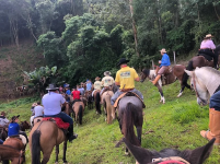 tropeada-realiza-percurso-de-220km-e-chega-ao-rodeio-dos-praianos-para-prestigiar-evento