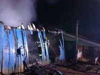 incendio-destroi-casa-de-madeira-no-bairro-trevo,-em-chapeco