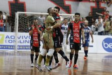 jec-futsal-vence-o-pato-e-assume-a-lideranca-isolada-da-liga-nacional