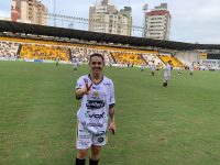 unica-mulher-em-campo-no-jogo-das-estrelas-diz-estar-realizada-por-jogar-com-ronaldinho-gaucho