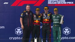 verstappen-larga-em-9o,-se-recupera-e-vence-o-gp-de-miami-de-formula-1