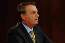 amigos-de-bolsonaro-o-aconselham-a-fazer-uma-varredura-em-sua-casa