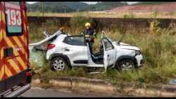 vitima-fica-presa-as-ferragens-durante-grave-acidente-de-transito-em-itajai