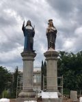 municipio-instala-estatuas-religiosas-de-sete-metros-de-altura-em-praca