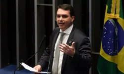 ‘relacao-com-demonio’:-tse-multa-flavio-bolsonaro-a-pagar-indenizacao-por-fake-news-contra-lula