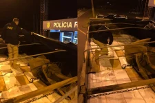 policia-apreende-quatro-toneladas-de-camarao-argentino-contrabandeado-na-br-282,-em-xanxere