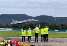 video:-cacas-gripen-da-fab-decolam-do-aeroporto-de-navegantes-em-voo-inaugural