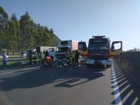 acidente-entre-caminhoes-bloqueia-trecho-da-br-101-e-causa-engavetamento-no-sul-de-sc