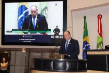 presidente-da-acaert-destaca-credibilidade-do-radio-e-da-tv-no-plenario-da-alesc