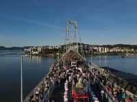 fotos:-procissao-de-nossa-senhora-de-fatima-movimenta-fieis-em-florianopolis