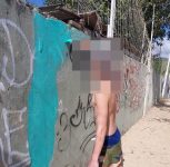 apos-denuncia-de-vandalismo,-mae-manda-filho-pintar-pichacoes-em-praca-de-balneario-camboriu