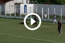 video:-jogador-coloca-a-mao-no-peito-e-desmaia-em-jogo-da-serie-d