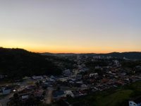 terca-feira-gelada-e-marcada-pelo-tempo-firme-em-blumenau;-saiba-mais-na-previsao