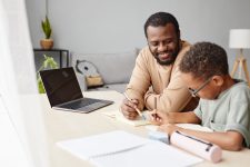 dentro-e-fora-da-escola:-como-acompanhar-o-desenvolvimento-do-seu-filho?