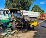 engavetamento-entre-tres-veiculos-deixa-pessoas-feridas-no-oeste-de-sc