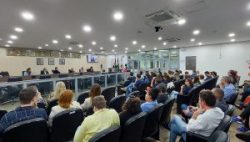 audiencia-sobre-novos-cursos-reune-cerca-de-80-pessoas-na-camara-de-vereadores-de-blumenau