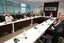 governo-participa-de-reuniao-da-camara-de-desenvolvimento-da-micro-e-pequena-industria-na-fiesc