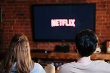 procon-sc-notifica-netflix-por-cobranca-extra-por-compartilhamento-de-senha