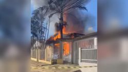 incendio-atinge-residencia-e-mulher-morre-carbonizada-em-sc