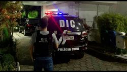 mae-em-trabalho-de-parto-e-escoltada-por-policiais-civis-em-sc