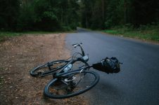 ciclista-de-24-anos-bate-em-pedra-e-tem-lesao-gravissima-na-cabeca-em-florianopolis