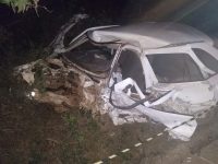 tres-morrem-e-carro-fica-destruido-em-grave-acidente-no-oeste-de-sc