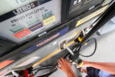 volume-de-vendas-faz-postos-segurarem-preco-da-gasolina-em-florianopolis