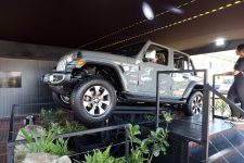 jeep-inova-com-simulador-off-road-e-promove-uma-nova-experiencia-ao-publico-em-florianopolis