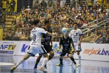 jaragua-futsal-vence-o-tubarao-e-chega-a-nove-jogos-de-invencibilidade-na-liga-nacional