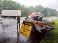 sc-418:-serra-da-dona-francisca-fica-bloqueada-para-caminhoes-no-feriadao